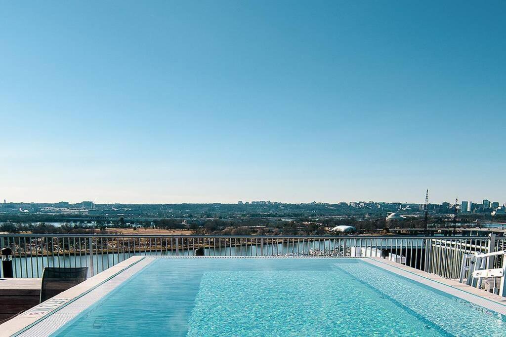 Luxury D.C. 1Br Apt W/Rooftop Pool In Southwest Waterfront Washington Esterno foto